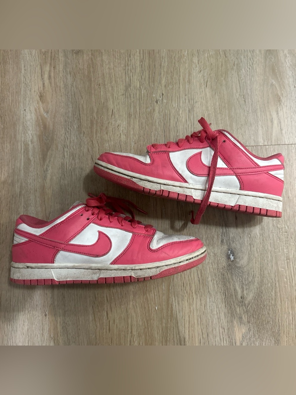 Nike White and Pink Low-Top Sneakers with Swoosh